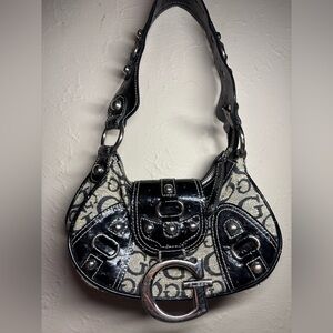 VTG GUESS Y2K Black Faux Patent Leather Shoulder Bag Studded Charm Zip Closure ✅